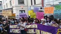 Kadınlar, Kadıköy'de bir araya geldi: 'Hayatları için direnen Afganistanlı kadınların yanındayız'