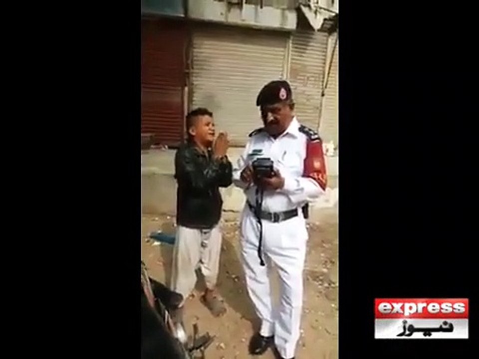 Lyari boy crying due to Challan