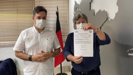 Ao lado de Júnior Araújo, governador assina ordem de serviço da Avenida João de Sousa Maciel