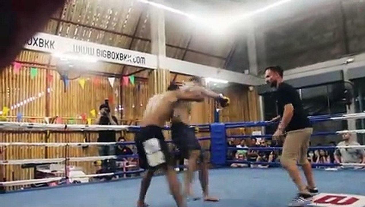 Pakistani MMA fighter Shahid Siddique knocks out Thai-American William Thomas May