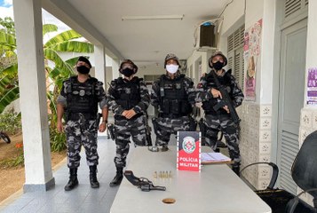 PM prende ex-presidiário com arma de fogo em punho no Bairro das Populares, em Pombal