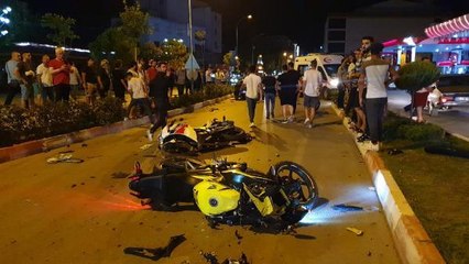 KONTROLDEN ÇIKAN OTOMOBİL, KARŞI ŞERİDE GEÇİP, 4 ARACA ÇARPTI 3 YARALI