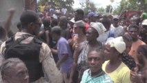 Camiones que transportaban ayuda en una carretera de Haití son saqueados