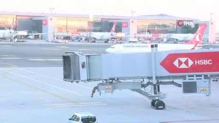 Afganistan'dan gelen yolcular havalimanında açıklamalarda bulundu