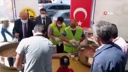 Bayburt’ta aşure dağıtımı