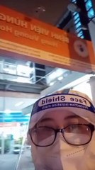 cho nam công nhân về nhà với con nhỏ sau 18h