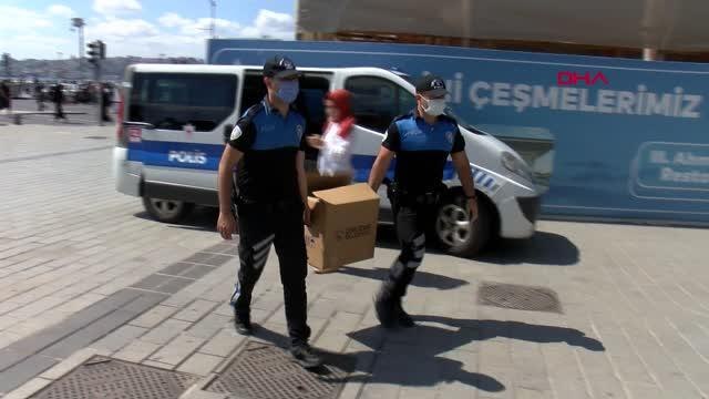 Son dakika haberleri... ÜSKÜDAR'DA POLİS VATANDAŞLARA AŞURE İKRAM ETTİ