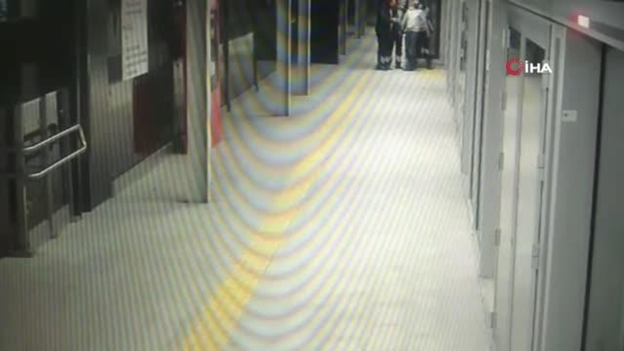 Son dakika haberi | İstanbul metrosunda intihar ihbarına giden polis hırsızı suçüstü yakaladı...O anlar kameralara yansıdı