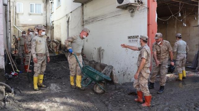 Ölü sayısının 70'e yükseldiği Kastamonu'da çalışmalar sürüyor