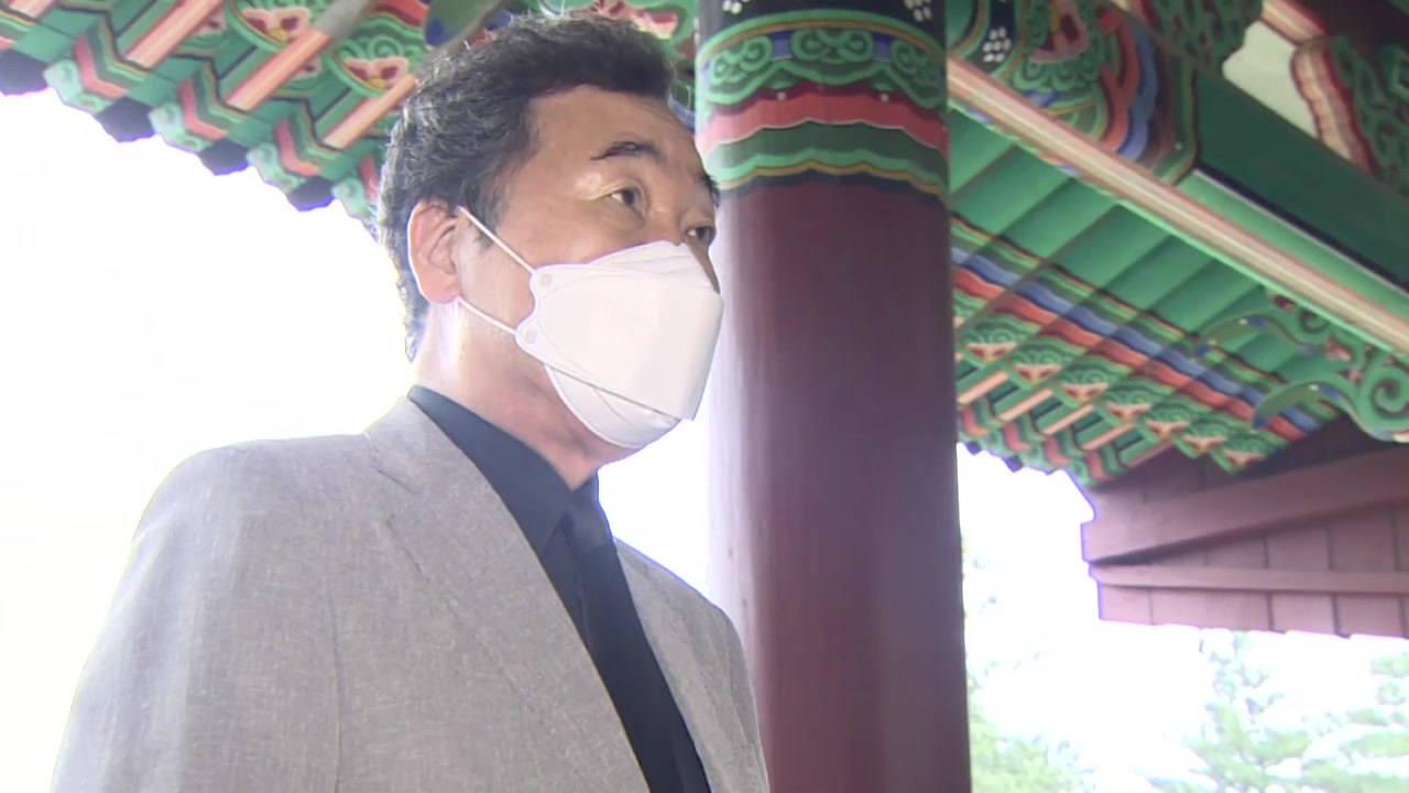 이낙연, 유관순 열사 사당 참배...충남 민심 행보 / YTN