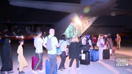 100'ü aşkın Türk daha tahliye edildi