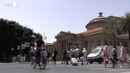 L'indice Rt scende a 1,1. L'Italia resta tutta bianca
