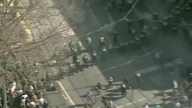 Las nuevas restricciones por la pandemia causan violentas protestas en Melbourne