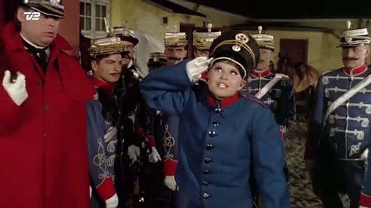 TV-SPOT | Frøken Nitouche & Olsen Banden går i krig | Juledag 20.55 & 2. Juledag 21.35 på TV2 | 2017 | Lang Version | TV2 Danmark