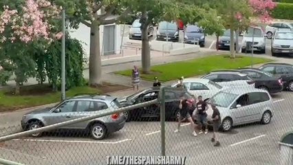 Varios jóvenes agreden al dueño del bar de Gandía que les pedía pagar la consumición