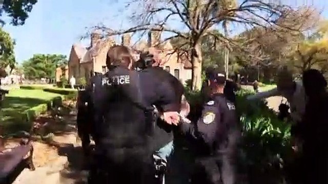 Борьба с коронавирусом: протесты и вакцинация