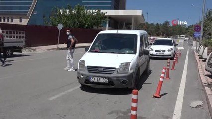 Elazığ'da hırsızlık şüphelisi 3 kişi adliyeye sevk edilirken yakınları feryat etti