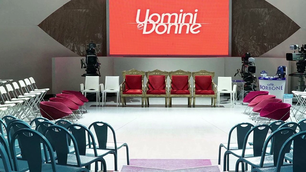 “Torna per il trono”. Colpo di scena a Uomini e Donne, l’ex volto noto di nuovo in studio