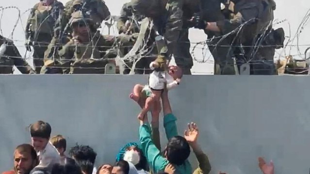 Afghanistan : les images du chaos ambiant près de l’aéroport de Kaboul