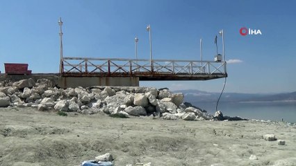 Burdur gölünde alg patlaması...Göl kahverengiye döndü