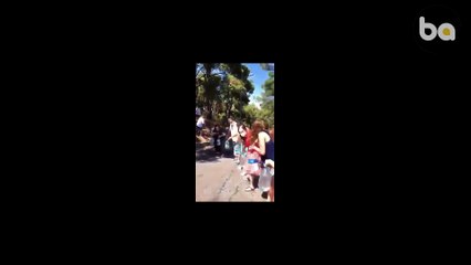 İnsan Zinciri Oluşturuldu: Ada Halkı Pet Şişelerle Yangına Su Taşıdı