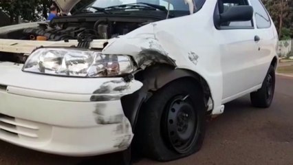 Motorista abandona veículo Palio na Rua Txikaos, no Bairro Santa Cruz