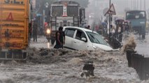 Heavy rain lashes Delhi, traffic snarled due to waterlogging