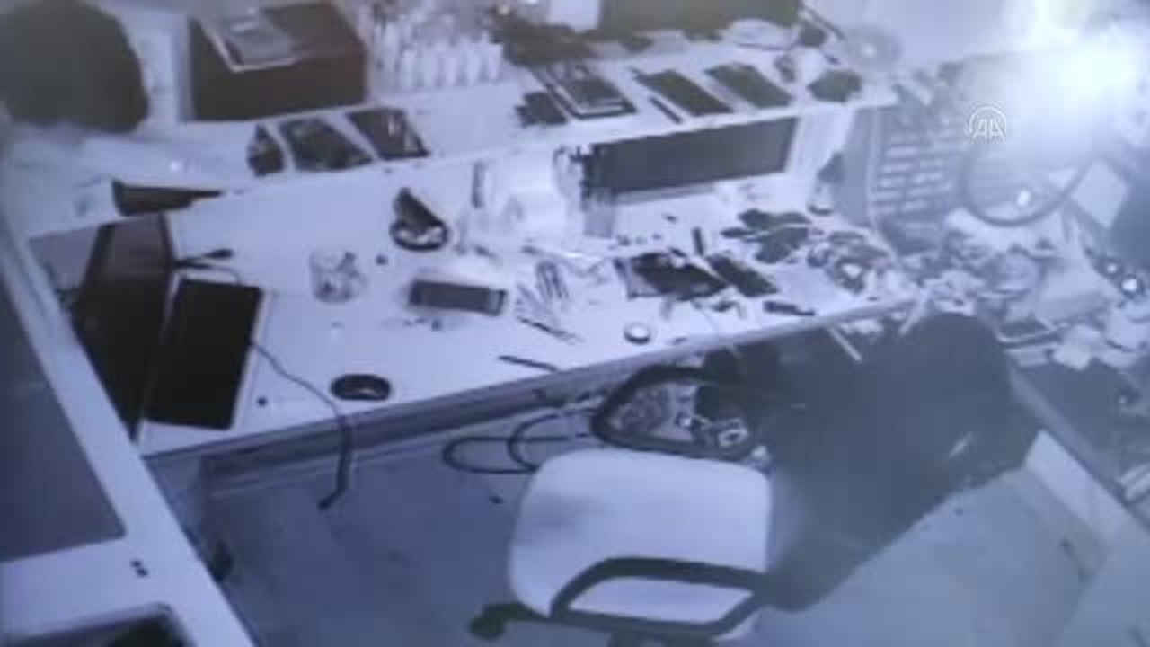 Son dakika haber... Cep telefonu hırsızlığı güvenlik kamerasına yansıdı