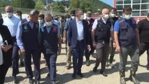 Son dakika: Cumhurbaşkanı Yardımcısı Oktay, sel felaketi yaşanan Ayancık'ta vatandaşlarla bir araya geldi