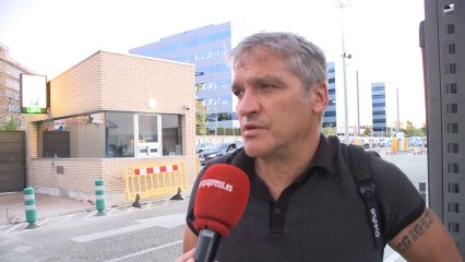 Gustavo González, reconfortado tras despedirse de su padre