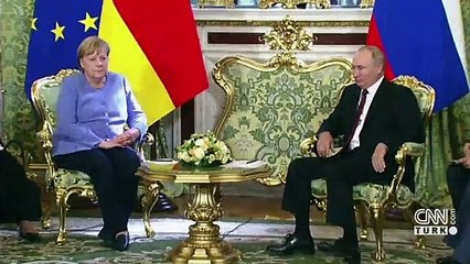 Merkel, Moskova'da Putin'i ziyaret etti