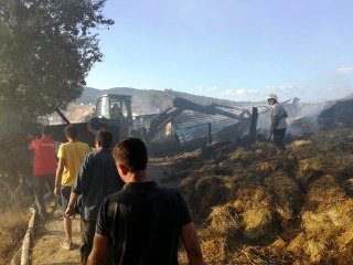 Son dakika haberleri... Yenice'de çıkan yangında ev ve ahır yandı, hayvanlar telef oldu
