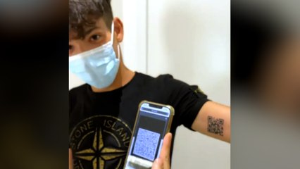Pass sanitaire : un étudiant italien se fait tatouer son QR code sur le bras
