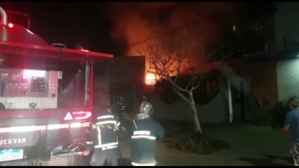 Morador acredita que incêndio que atingiu seis kitinets no Parque São Paulo foi criminoso