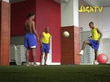 Ronaldinho robinho et roberto carlos jonglent....