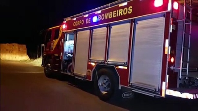 Militares do Corpo de Bombeiros controlam incêndio ambiental na Estrada Rio da Paz