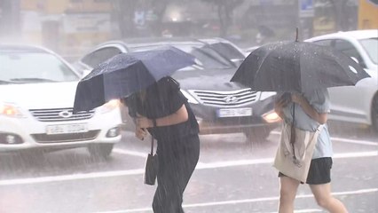 [날씨] 휴일, 제주도 비...중부 낮까지 비, 오후부터 낮더위 / YTN