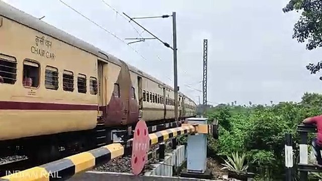 BARDDHAMAN WAP-5 LEADING HOWRAH INTERCITY SPECIAL THROUGH A RAILGATE TOWARDS HOWRAH SPEEDILY __ IR