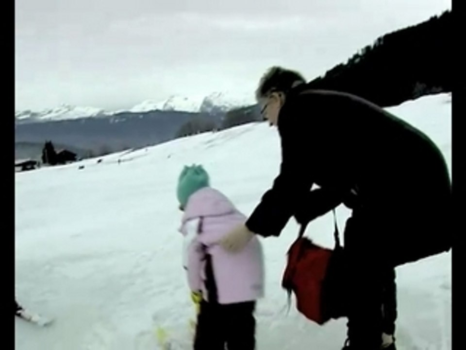 Eloise fait du ski en Haute-Savoie