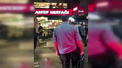 Cumhurbaşkanı Erdoğan, söz verdiği esnafa uğrayarak çay içti