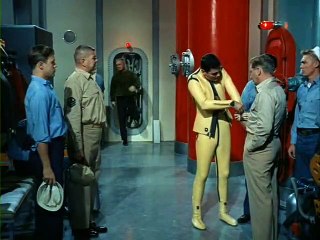 Viaje al fondo del mar -1x01- Eleven Days To Zero (A once días de la hora cero)