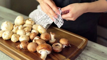 شوربه الفطر الكريميه الأصليه على طريقه أشهر المطاعم