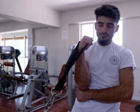 Tozlu masa ile başladığı bilek güreşinde şampiyonluklara uzandı