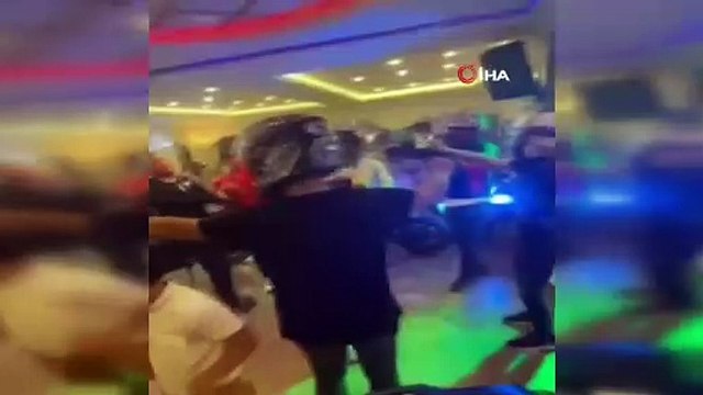 Düğünde motosiklet şov! Damadın arkadaşları herkesi şaşırttı