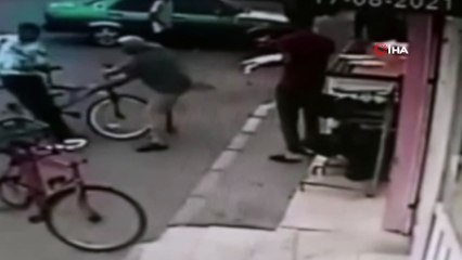 Sipariş ettiği pideler eksik çıkınca dehşet saçtı, o anlar kamerada