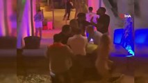 İzmir'de dehşete düşüren anlar kamerada: Gece kulübü önünde bıçaklanan genç hayatını kaybetti