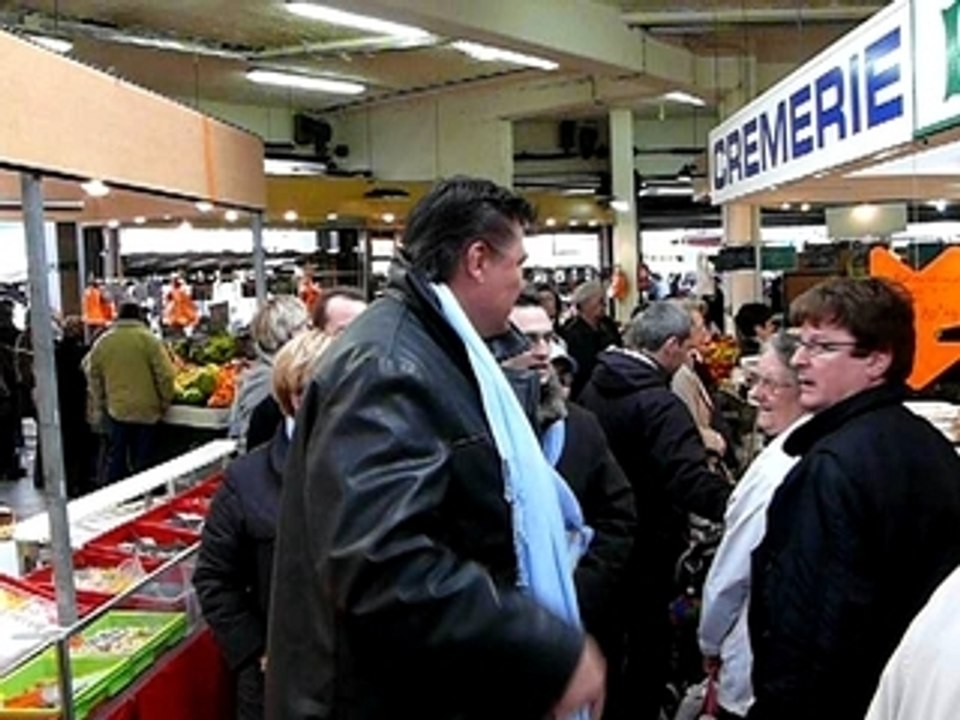 David Douillet dans le marché de CLichy