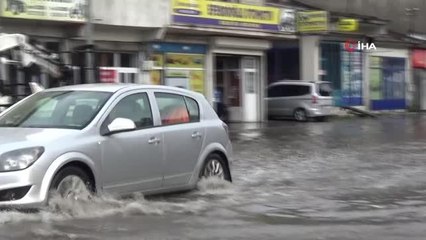 Kars'ta caddeler göle döndü