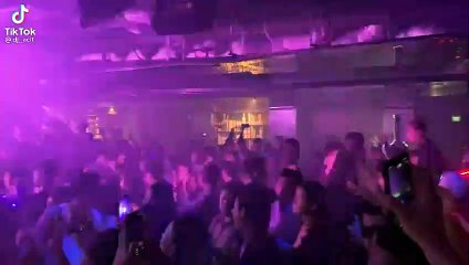 THROWBACK TO TECHNO CLUBS WITH PEOPLE CHEERING, NOW NO MORE LOH