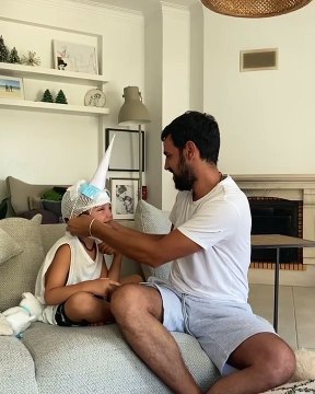 Carolina Deslandes mostra Diogo Clemente com o filho Santiago